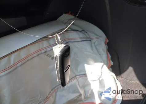 2018 Ford Focus Titanium z USA, uszkodzony, nr VIN 1FADP3J22JL220986